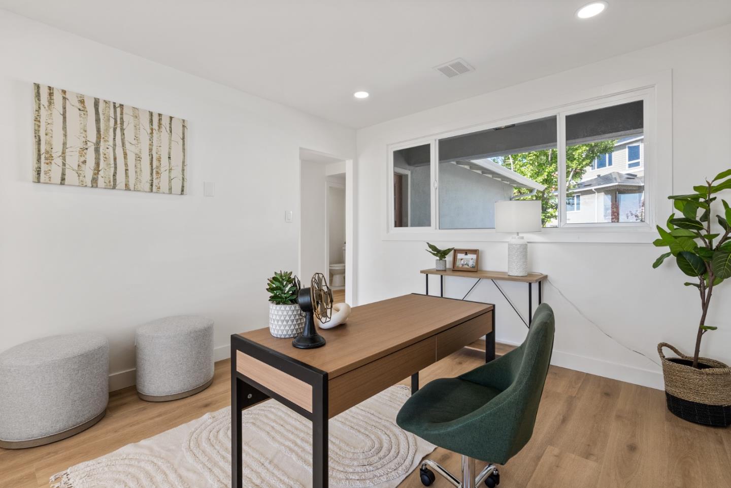 Detail Gallery Image 13 of 58 For 141 Hillcrest Rd, San Carlos,  CA 94070 - 3 Beds | 3/1 Baths