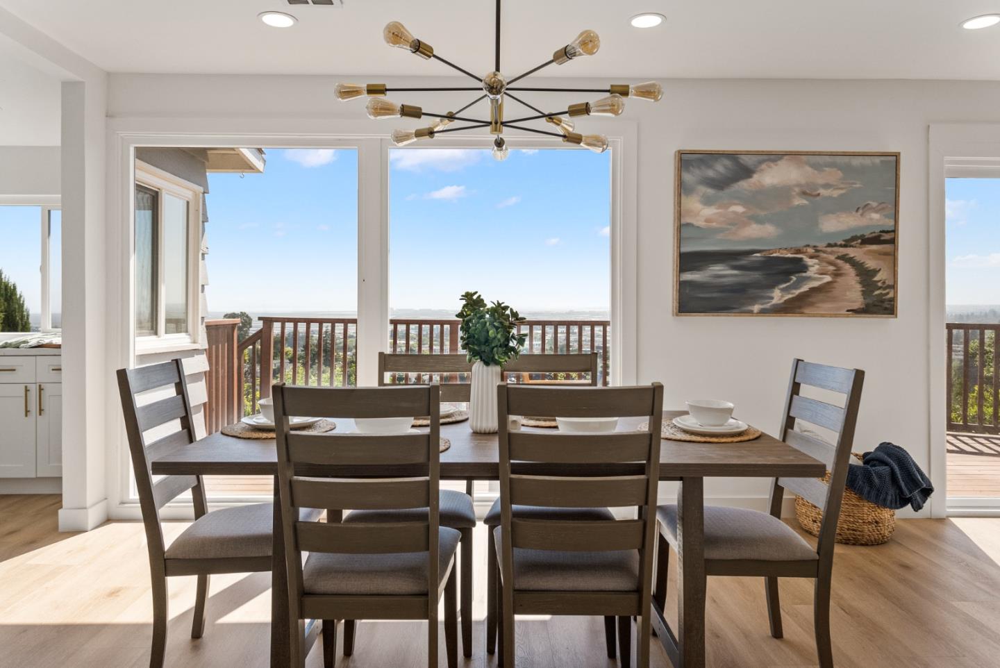 Detail Gallery Image 14 of 58 For 141 Hillcrest Rd, San Carlos,  CA 94070 - 3 Beds | 3/1 Baths