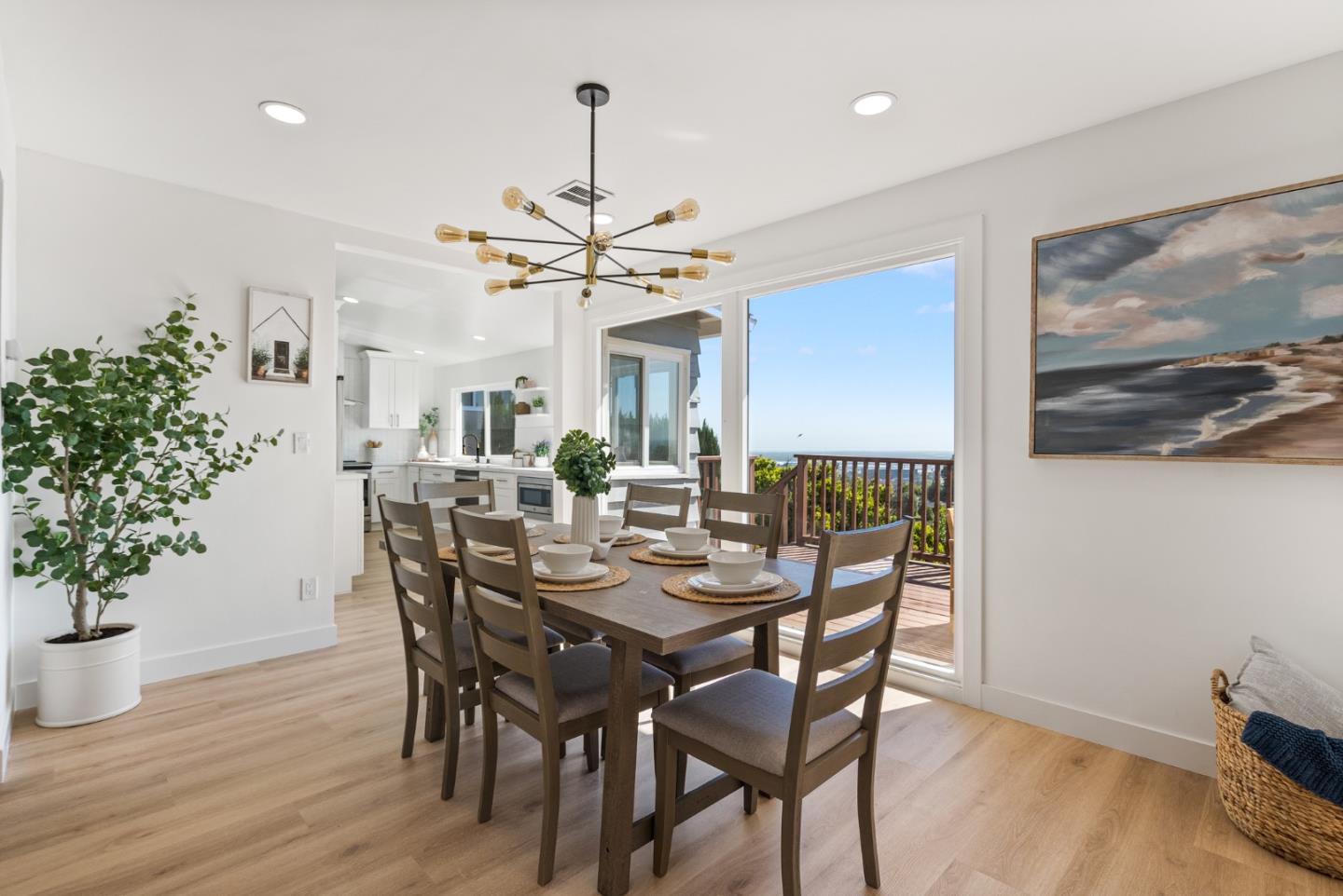 Detail Gallery Image 15 of 58 For 141 Hillcrest Rd, San Carlos,  CA 94070 - 3 Beds | 3/1 Baths