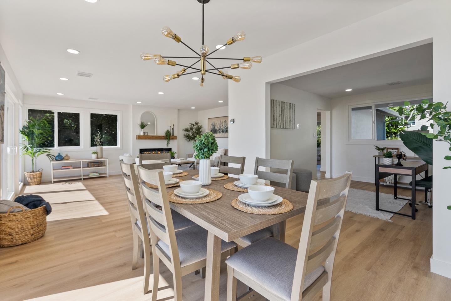 Detail Gallery Image 16 of 58 For 141 Hillcrest Rd, San Carlos,  CA 94070 - 3 Beds | 3/1 Baths