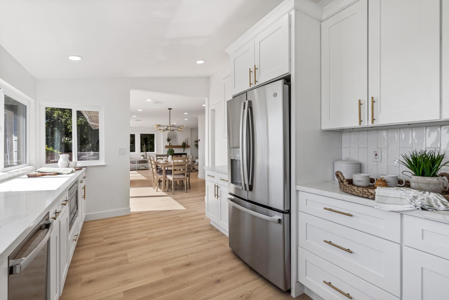 Detail Gallery Image 20 of 58 For 141 Hillcrest Rd, San Carlos,  CA 94070 - 3 Beds | 3/1 Baths