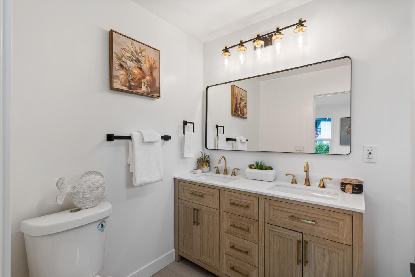 Detail Gallery Image 28 of 58 For 141 Hillcrest Rd, San Carlos,  CA 94070 - 3 Beds | 3/1 Baths