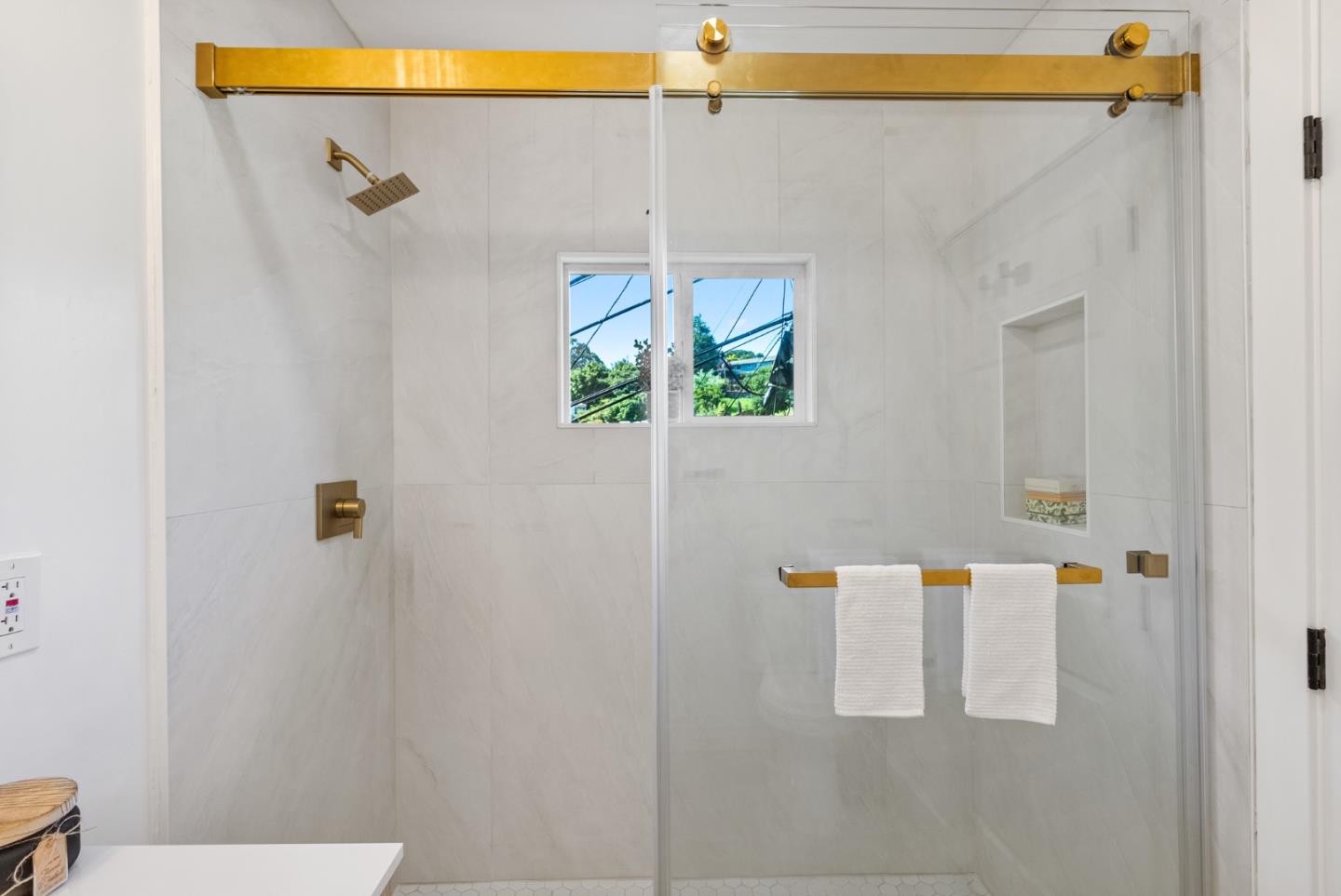 Detail Gallery Image 29 of 58 For 141 Hillcrest Rd, San Carlos,  CA 94070 - 3 Beds | 3/1 Baths