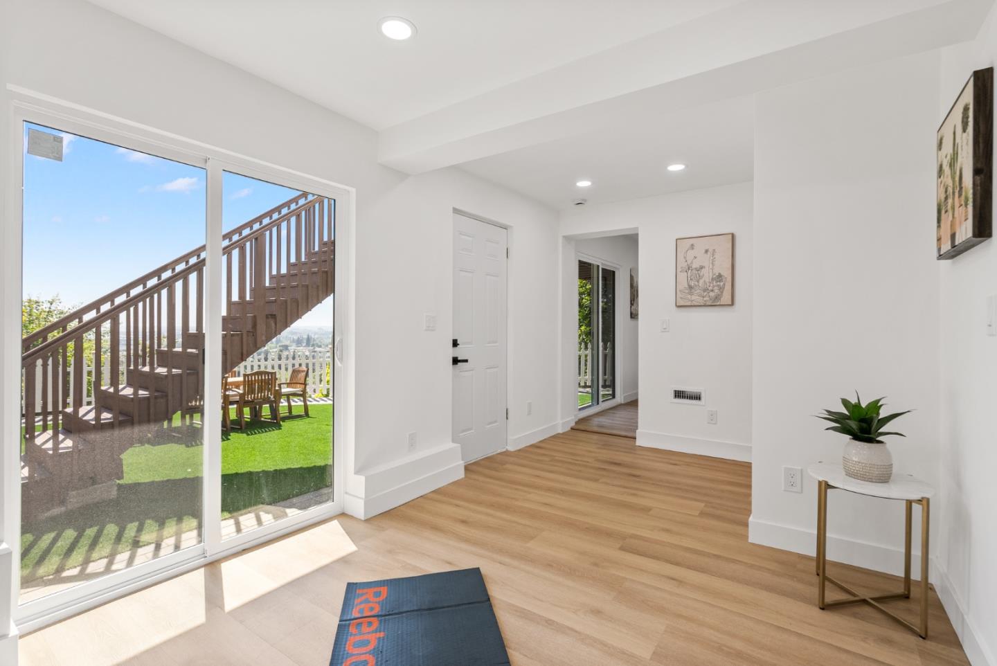Detail Gallery Image 39 of 58 For 141 Hillcrest Rd, San Carlos,  CA 94070 - 3 Beds | 3/1 Baths