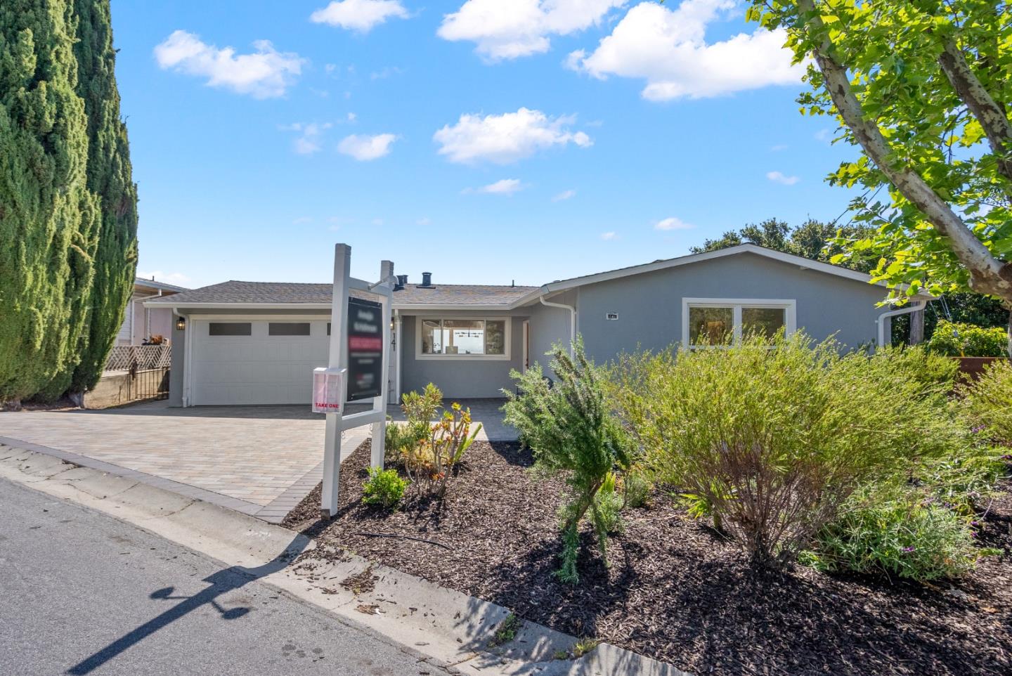 Detail Gallery Image 4 of 58 For 141 Hillcrest Rd, San Carlos,  CA 94070 - 3 Beds | 3/1 Baths