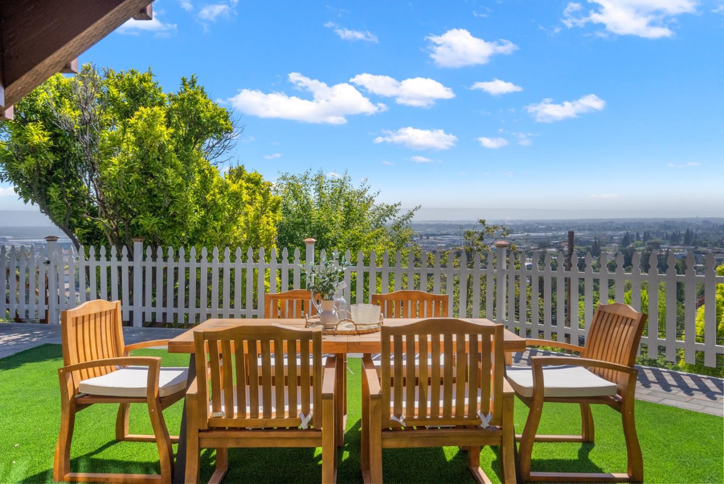 Detail Gallery Image 44 of 58 For 141 Hillcrest Rd, San Carlos,  CA 94070 - 3 Beds | 3/1 Baths
