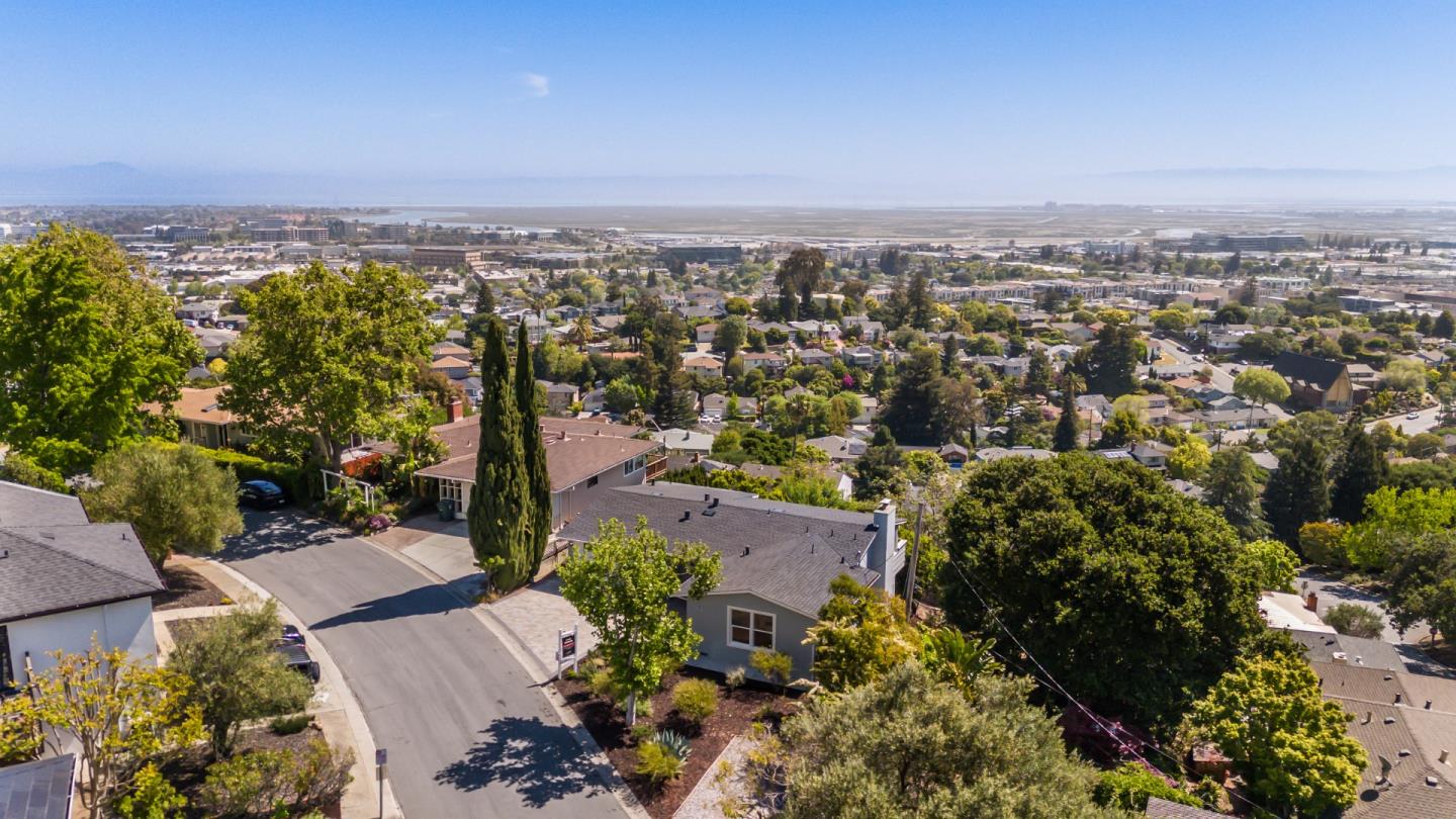 Detail Gallery Image 46 of 58 For 141 Hillcrest Rd, San Carlos,  CA 94070 - 3 Beds | 3/1 Baths