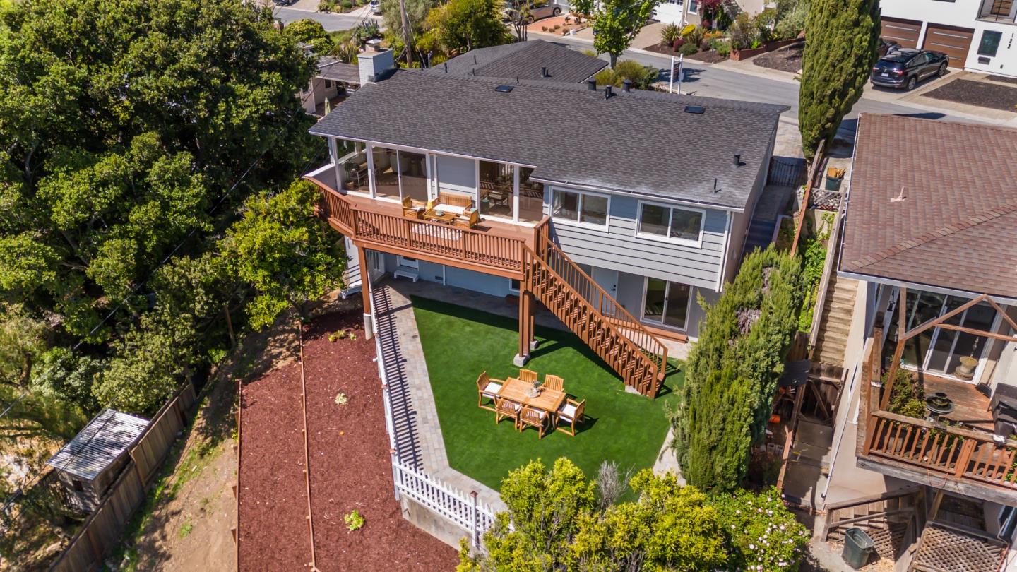 Detail Gallery Image 48 of 58 For 141 Hillcrest Rd, San Carlos,  CA 94070 - 3 Beds | 3/1 Baths