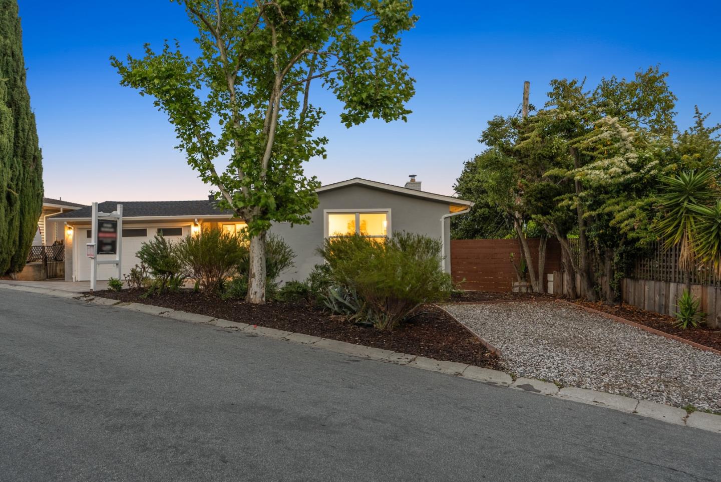 Detail Gallery Image 52 of 58 For 141 Hillcrest Rd, San Carlos,  CA 94070 - 3 Beds | 3/1 Baths