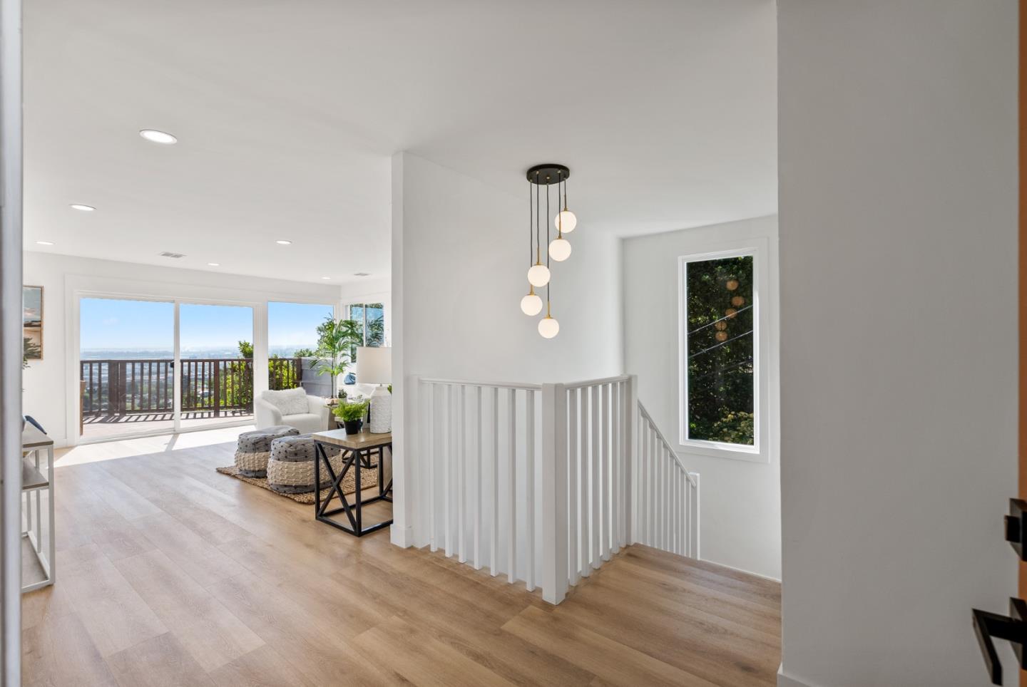 Detail Gallery Image 8 of 58 For 141 Hillcrest Rd, San Carlos,  CA 94070 - 3 Beds | 3/1 Baths