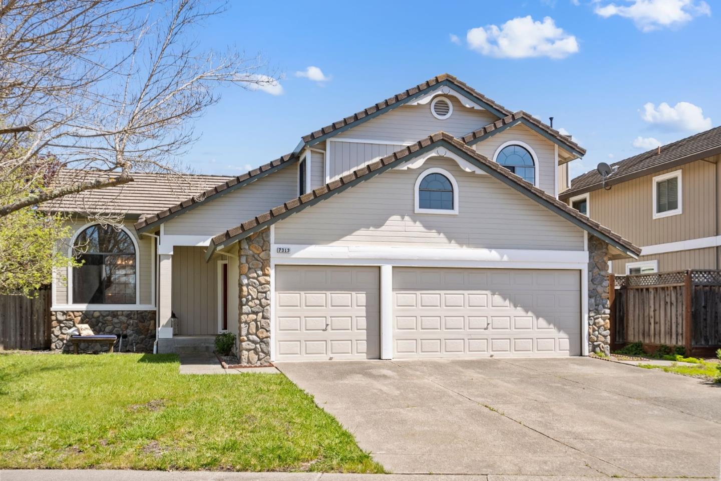 Detail Gallery Image 2 of 32 For 7313 Rasmussen Way, Rohnert Park,  CA 94928 - 3 Beds | 2/1 Baths