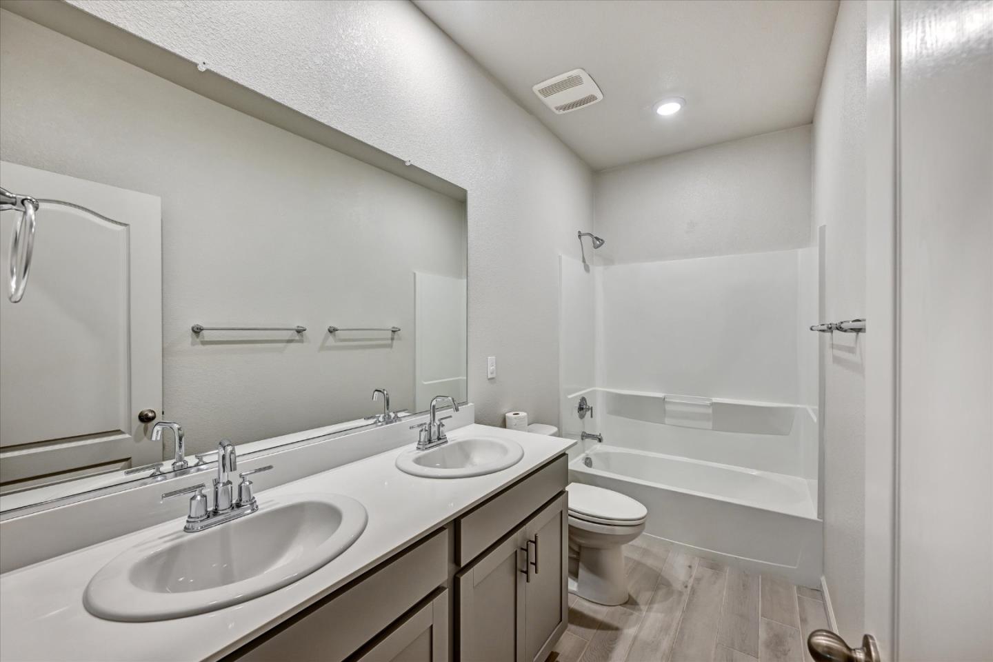 Detail Gallery Image 11 of 32 For 701 Pahl Ct, Lincoln,  CA 95648 - 4 Beds | 2/1 Baths
