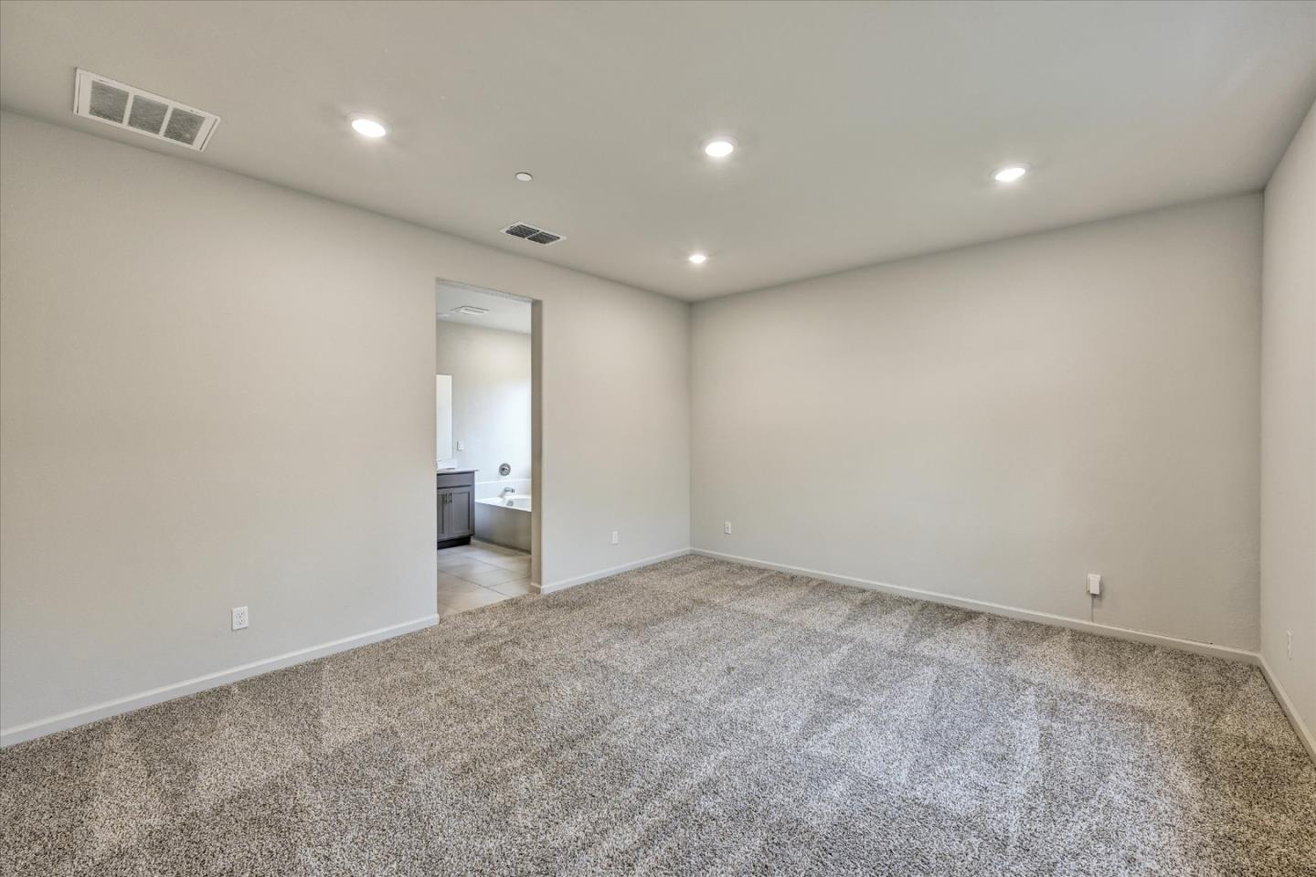 Detail Gallery Image 14 of 32 For 701 Pahl Ct, Lincoln,  CA 95648 - 4 Beds | 2/1 Baths