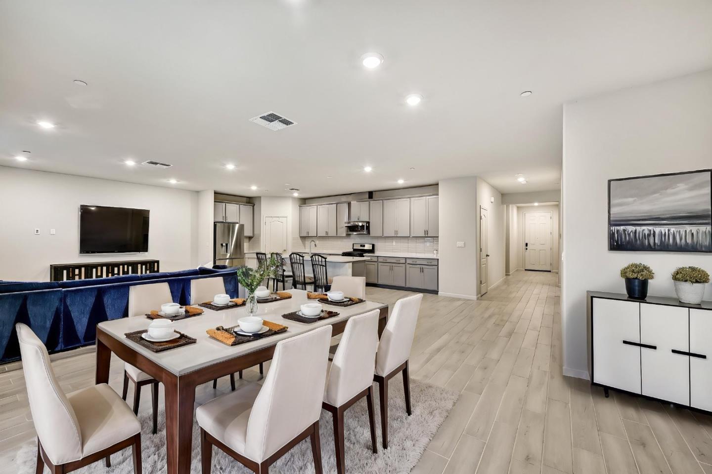 Detail Gallery Image 3 of 32 For 701 Pahl Ct, Lincoln,  CA 95648 - 4 Beds | 2/1 Baths