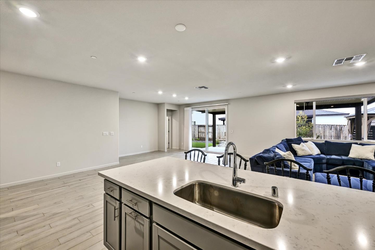 Detail Gallery Image 6 of 32 For 701 Pahl Ct, Lincoln,  CA 95648 - 4 Beds | 2/1 Baths