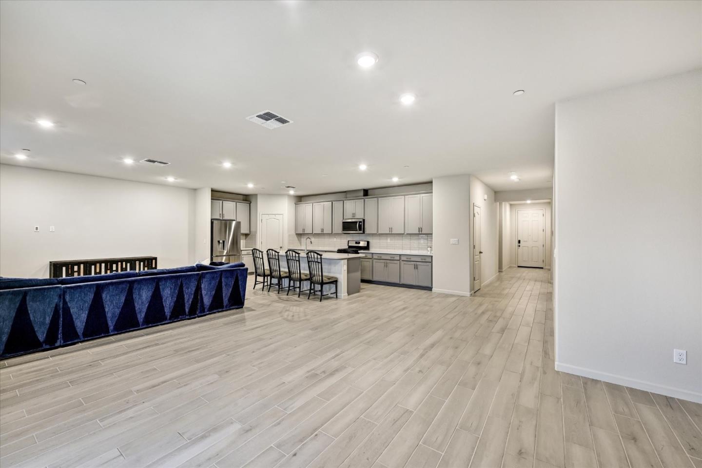 Detail Gallery Image 8 of 32 For 701 Pahl Ct, Lincoln,  CA 95648 - 4 Beds | 2/1 Baths