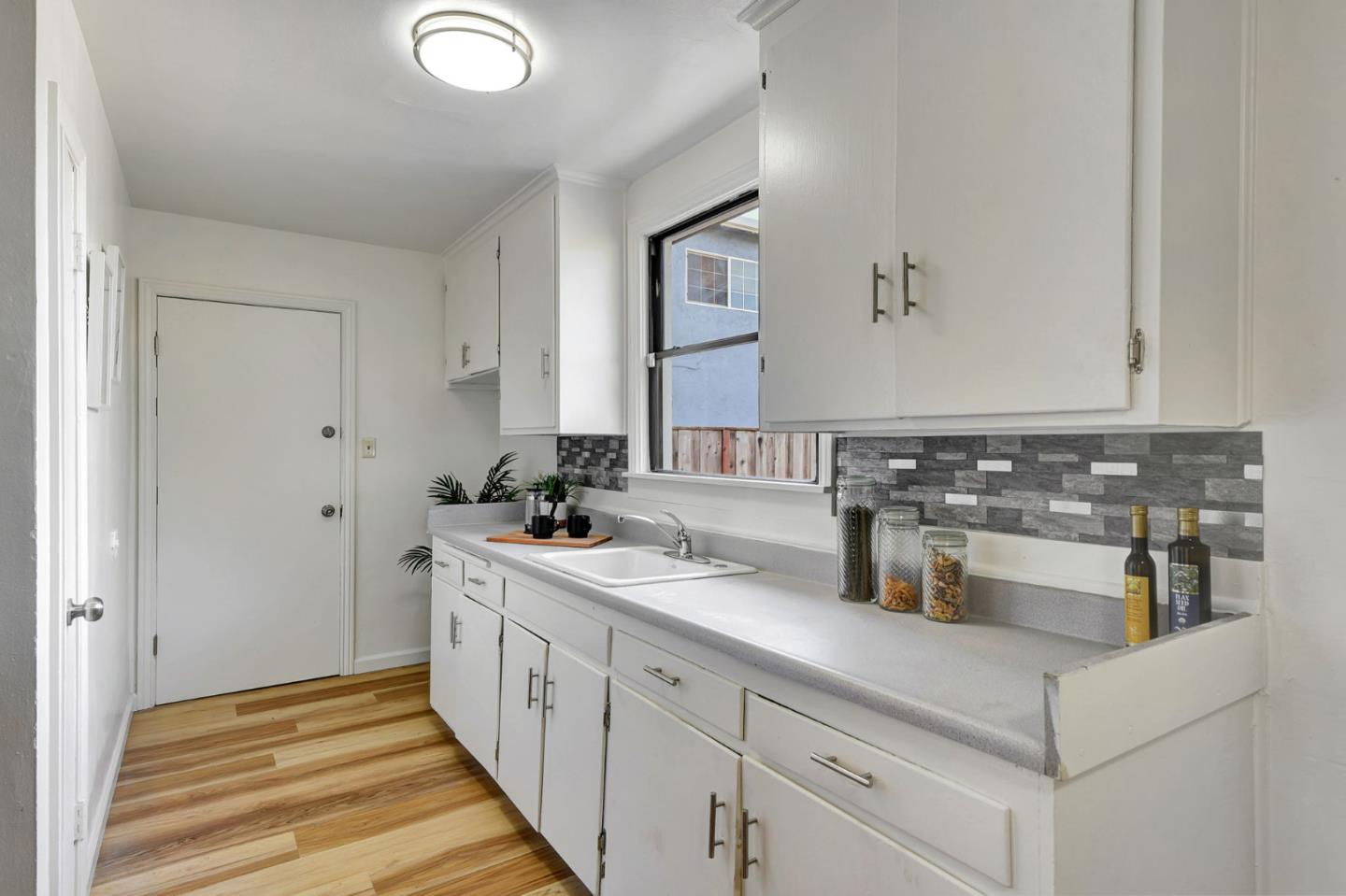 Detail Gallery Image 7 of 38 For 2281 Cooley Ave, East Palo Alto,  CA 94303 - 3 Beds | 1 Baths