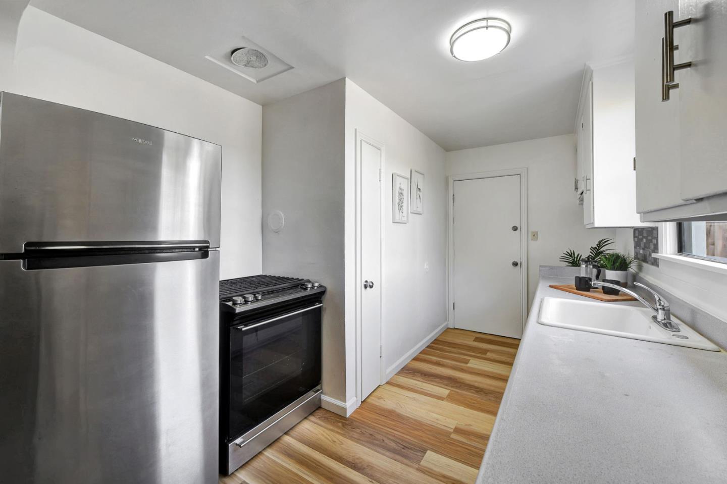 Detail Gallery Image 8 of 38 For 2281 Cooley Ave, East Palo Alto,  CA 94303 - 3 Beds | 1 Baths