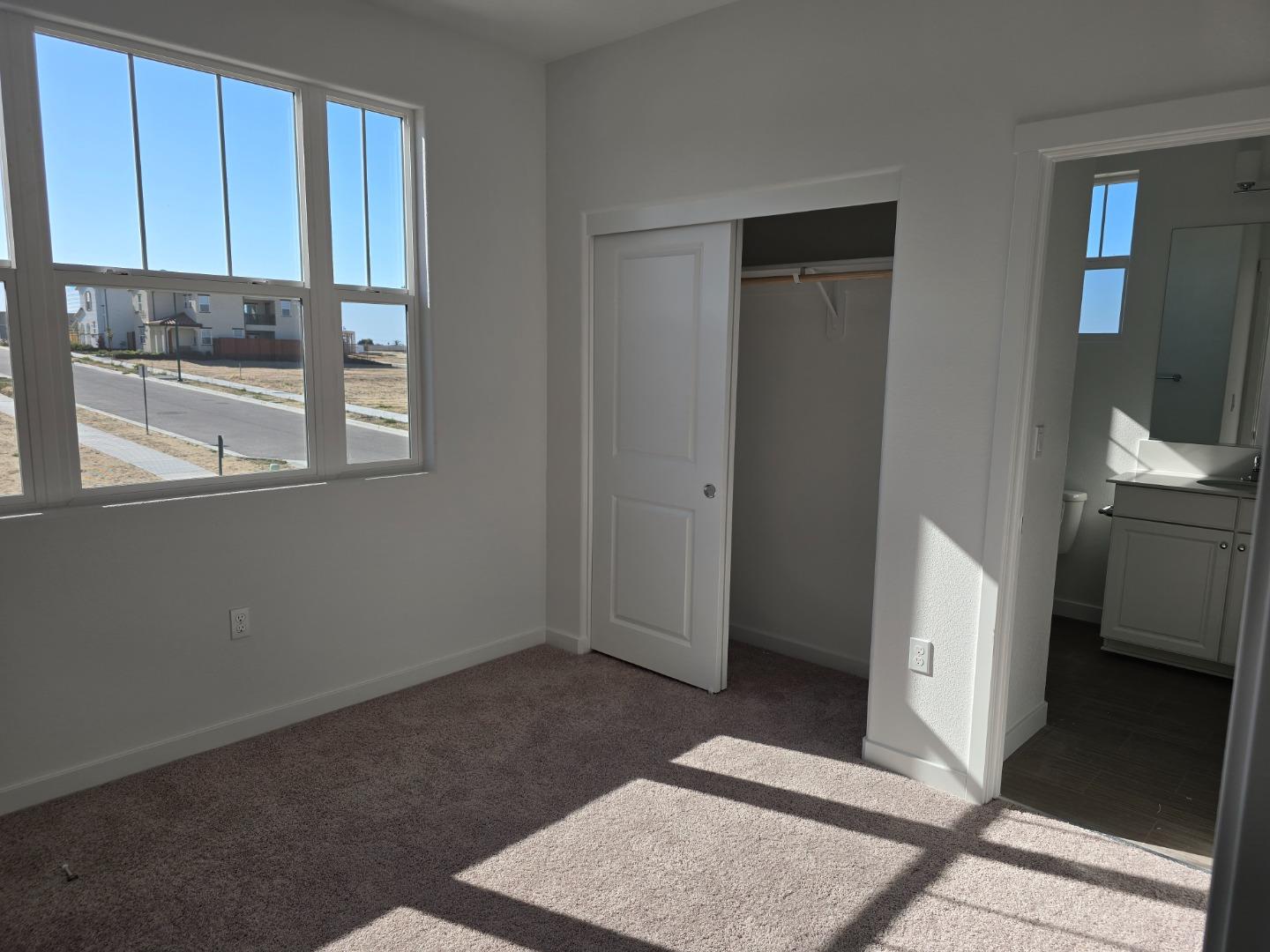 Detail Gallery Image 11 of 15 For 3081 Abrams Drive, Marina,  CA 93933 - 3 Beds | 2/1 Baths