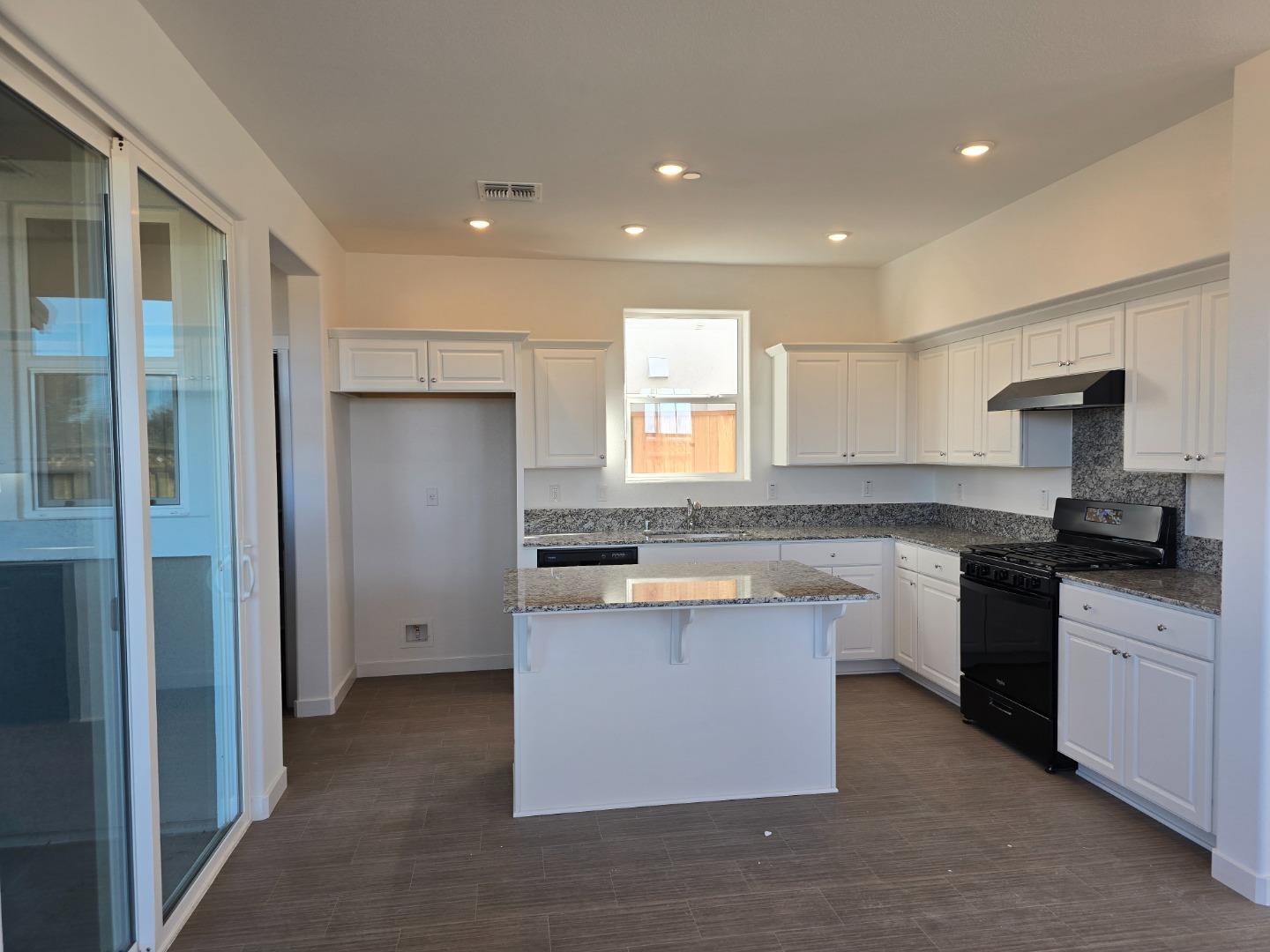 Detail Gallery Image 4 of 15 For 3081 Abrams Drive, Marina,  CA 93933 - 3 Beds | 2/1 Baths