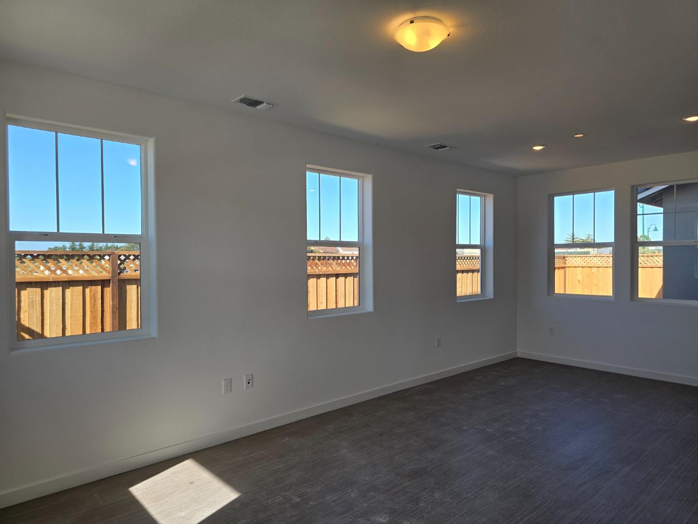 Detail Gallery Image 5 of 15 For 3081 Abrams Drive, Marina,  CA 93933 - 3 Beds | 2/1 Baths