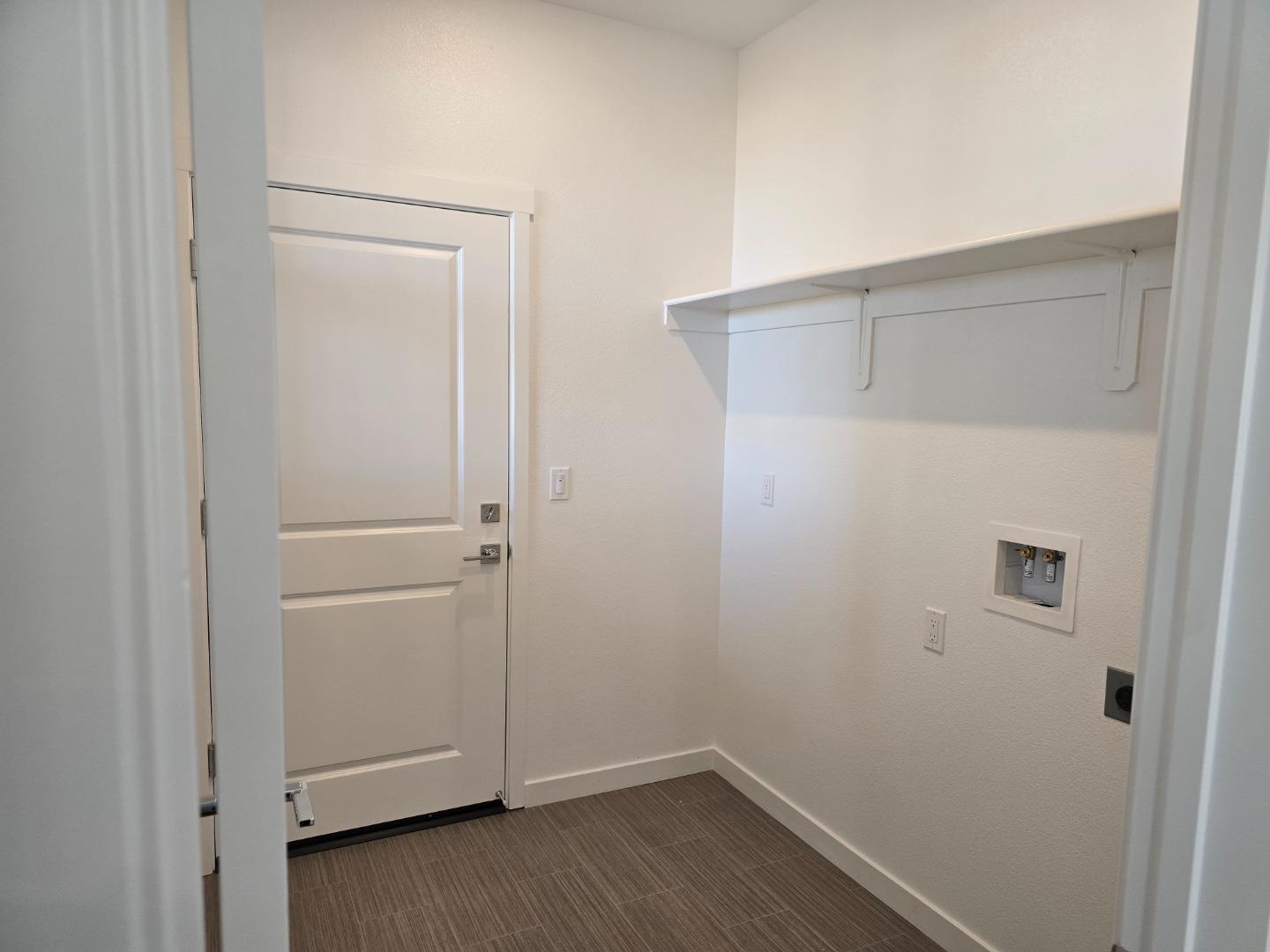 Detail Gallery Image 7 of 15 For 3081 Abrams Drive, Marina,  CA 93933 - 3 Beds | 2/1 Baths