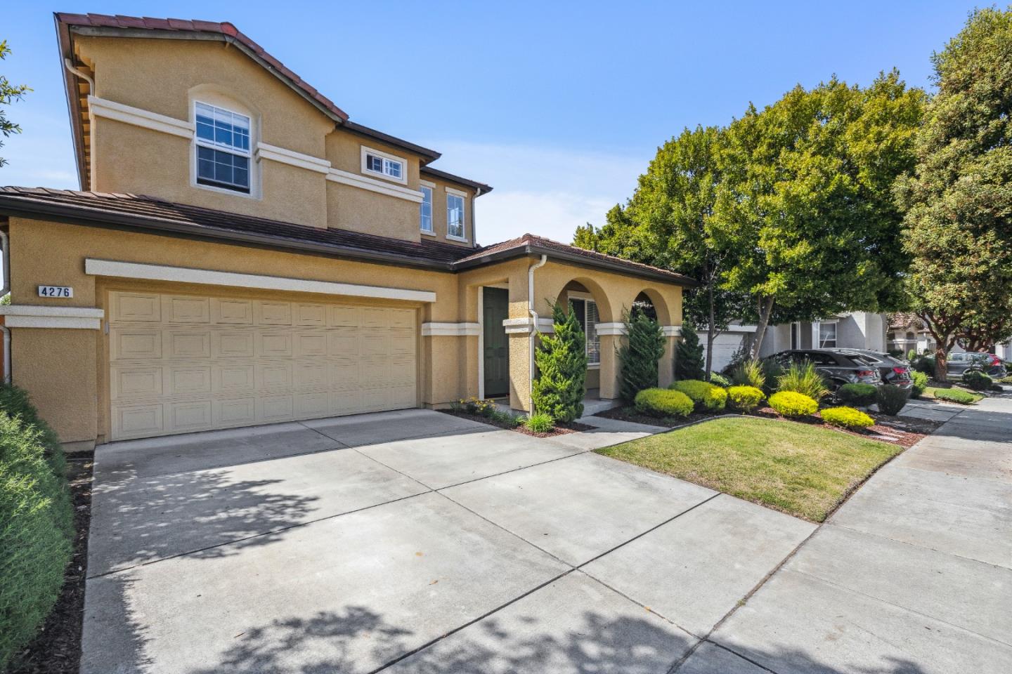 Detail Gallery Image 4 of 50 For 4276 Bay Crest Cir, Seaside,  CA 93955 - 4 Beds | 3 Baths