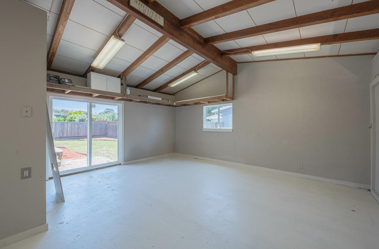 Detail Gallery Image 15 of 31 For 1076 Rousch Ave, Seaside,  CA 93955 - 3 Beds | 1/1 Baths