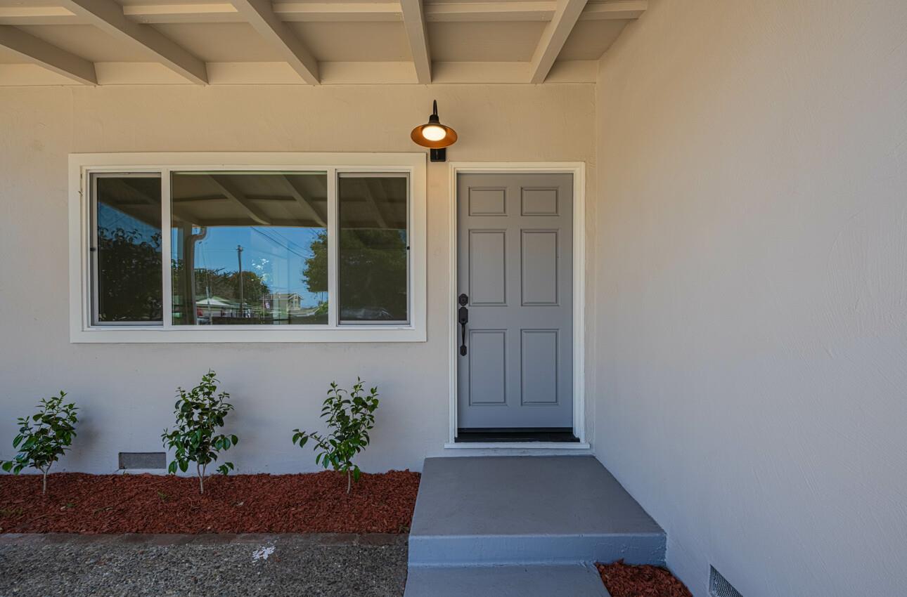 Detail Gallery Image 3 of 31 For 1076 Rousch Ave, Seaside,  CA 93955 - 3 Beds | 1/1 Baths