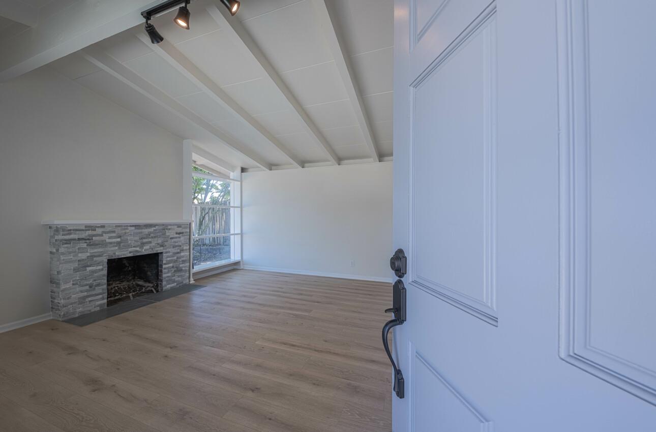Detail Gallery Image 4 of 31 For 1076 Rousch Ave, Seaside,  CA 93955 - 3 Beds | 1/1 Baths