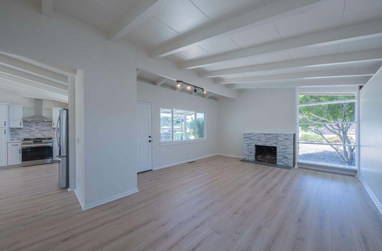 Detail Gallery Image 5 of 31 For 1076 Rousch Ave, Seaside,  CA 93955 - 3 Beds | 1/1 Baths