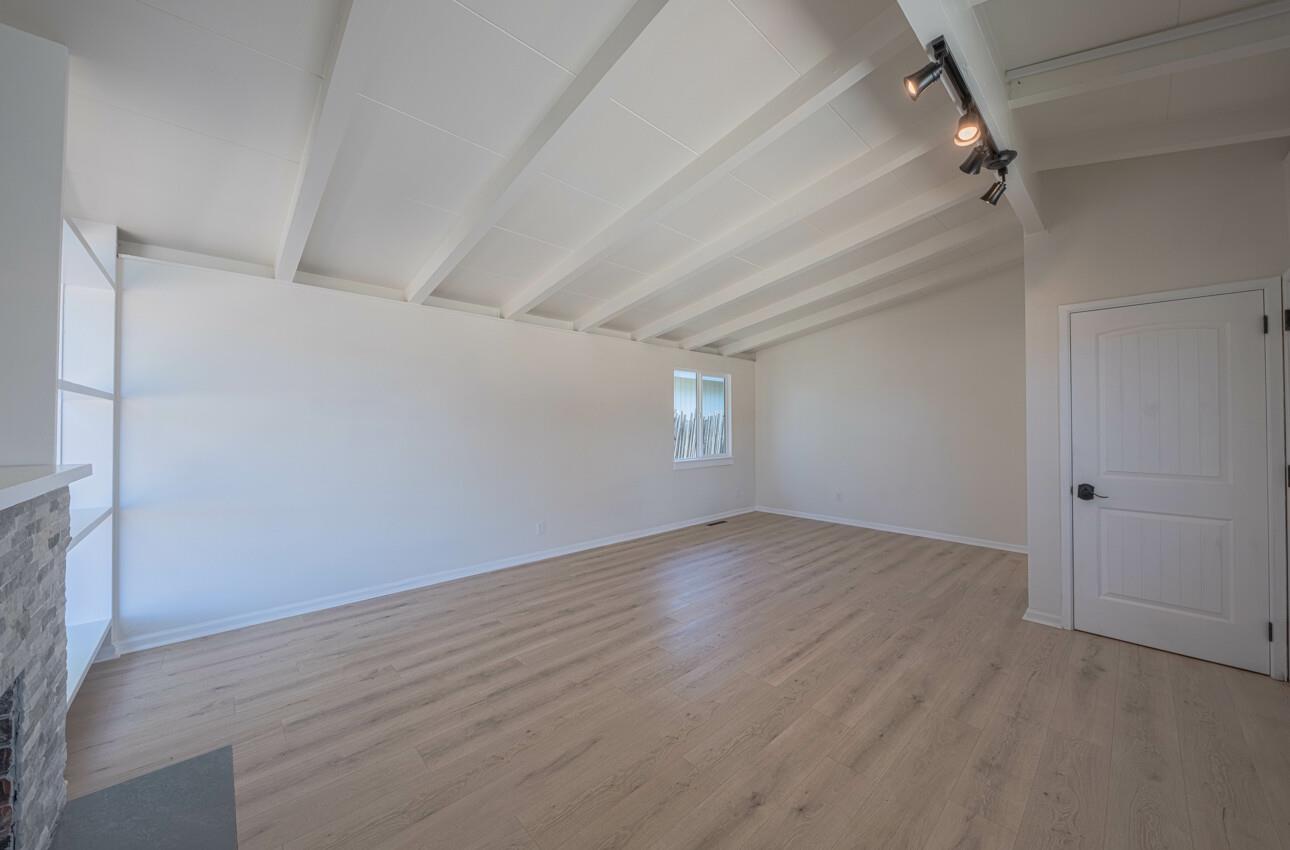 Detail Gallery Image 7 of 31 For 1076 Rousch Ave, Seaside,  CA 93955 - 3 Beds | 1/1 Baths
