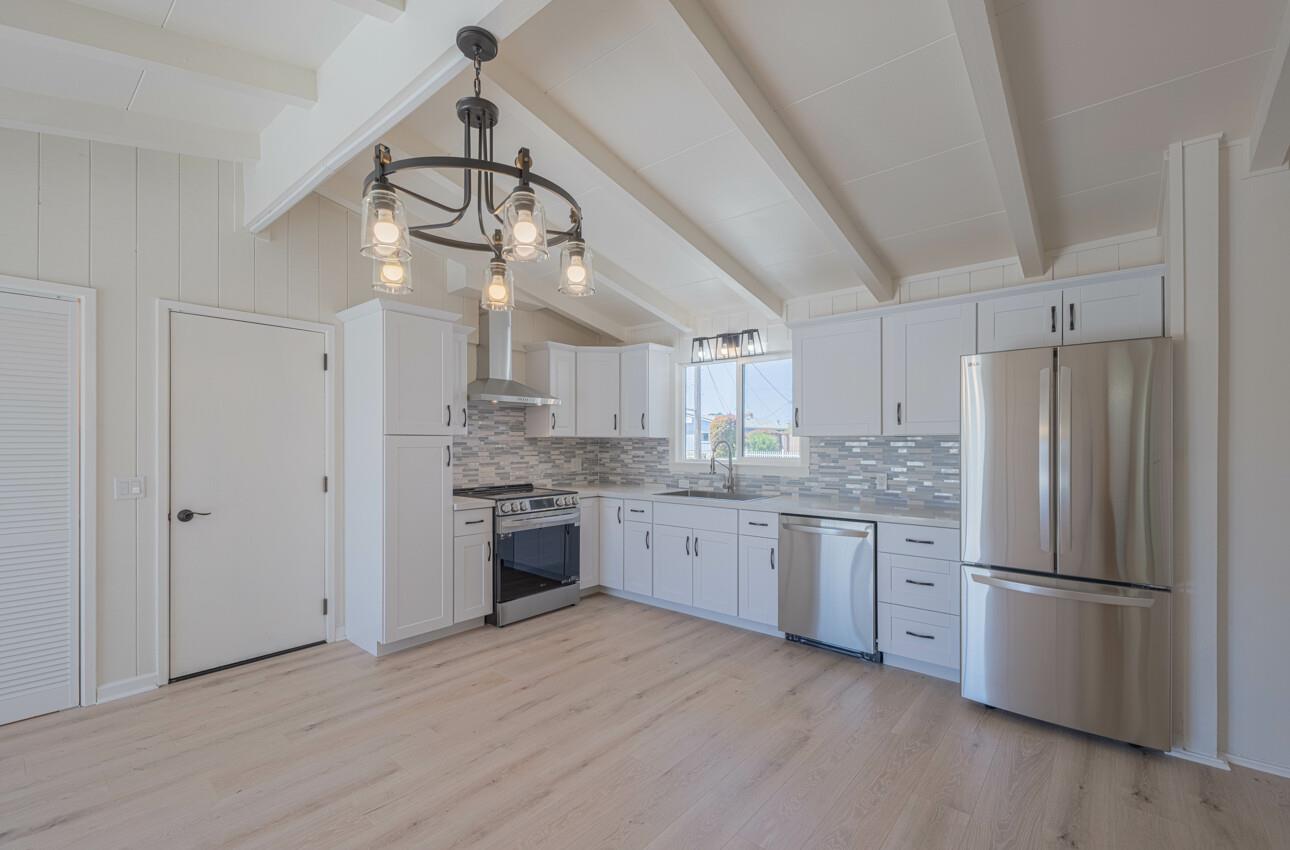 Detail Gallery Image 8 of 31 For 1076 Rousch Ave, Seaside,  CA 93955 - 3 Beds | 1/1 Baths