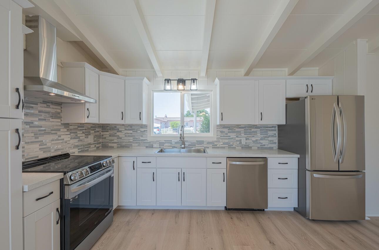Detail Gallery Image 9 of 31 For 1076 Rousch Ave, Seaside,  CA 93955 - 3 Beds | 1/1 Baths