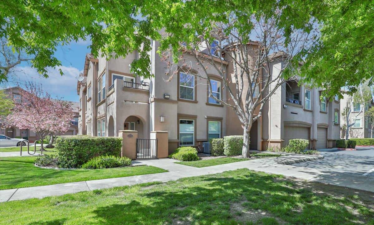 Detail Gallery Image 2 of 32 For 5350 Dunlay Dr #2214,  Sacramento,  CA 95835 - 2 Beds | 2 Baths