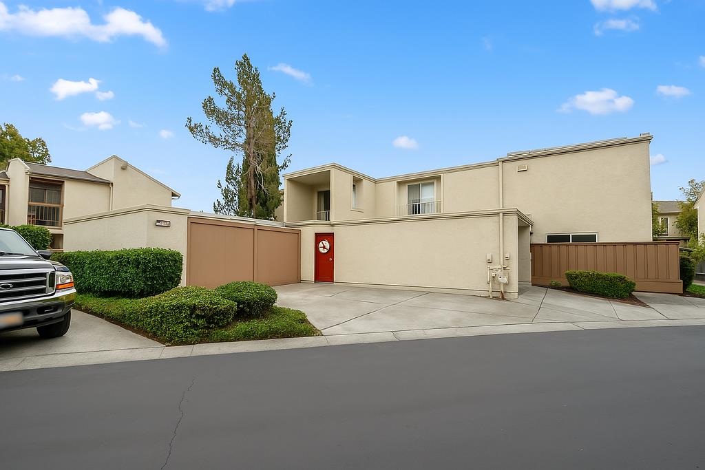 Detail Gallery Image 2 of 8 For 512 S Cascade Ter, Sunnyvale,  CA 94087 - 3 Beds | 2/1 Baths