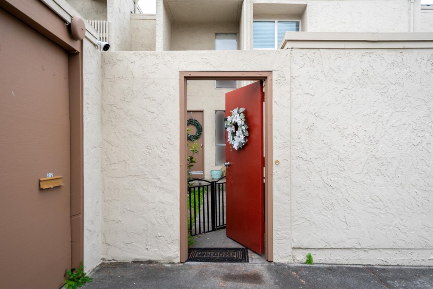 Detail Gallery Image 3 of 8 For 512 S Cascade Ter, Sunnyvale,  CA 94087 - 3 Beds | 2/1 Baths