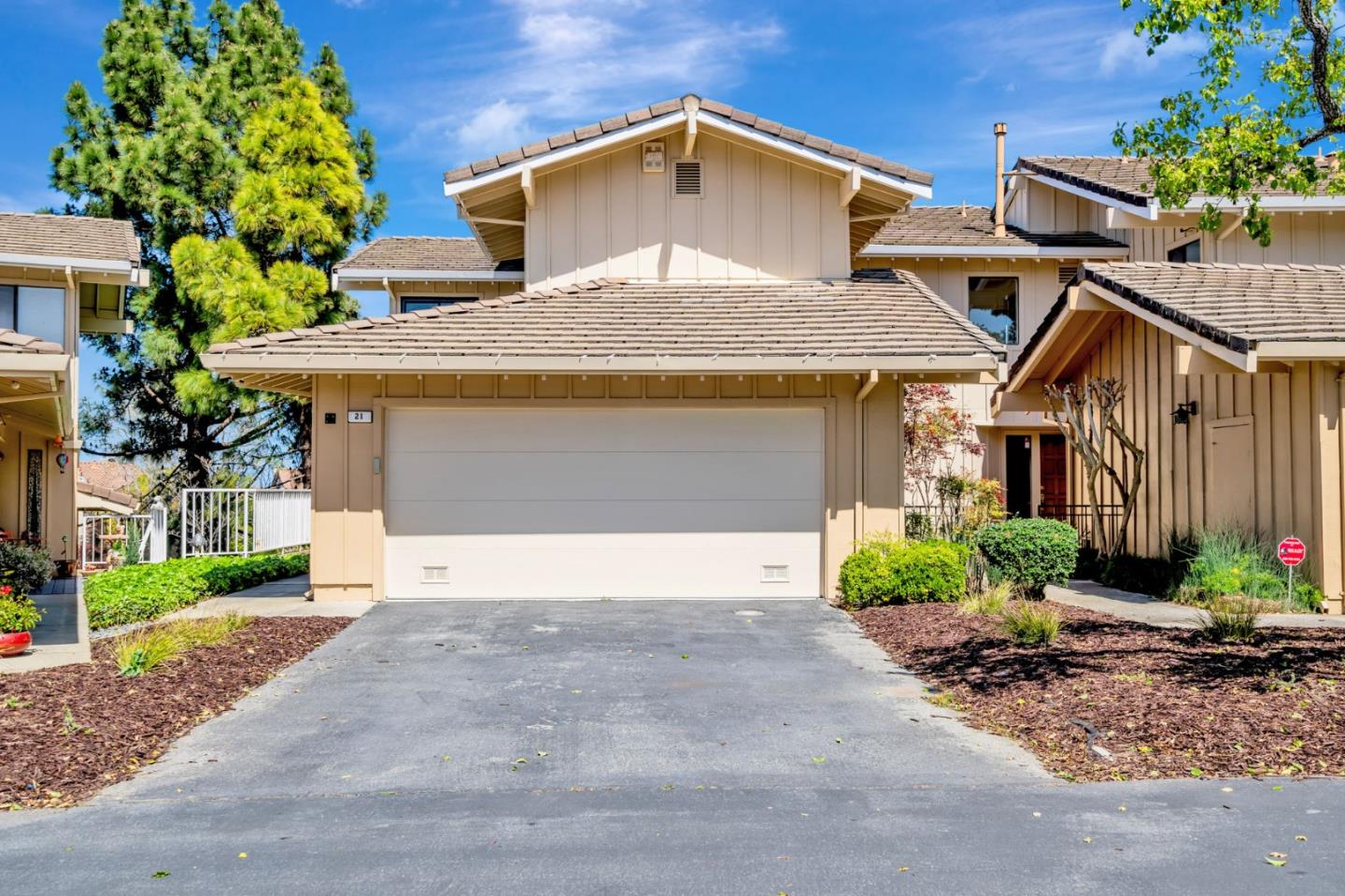 Detail Gallery Image 2 of 39 For 21 Calypso Ln, San Carlos,  CA 94070 - 3 Beds | 2/1 Baths