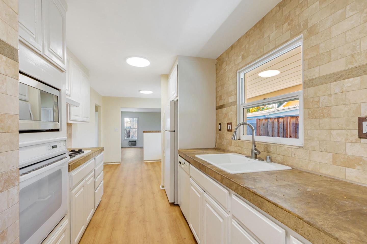 Detail Gallery Image 14 of 48 For 370 Edwards Ave, San Jose,  CA 95110 - – Beds | – Baths
