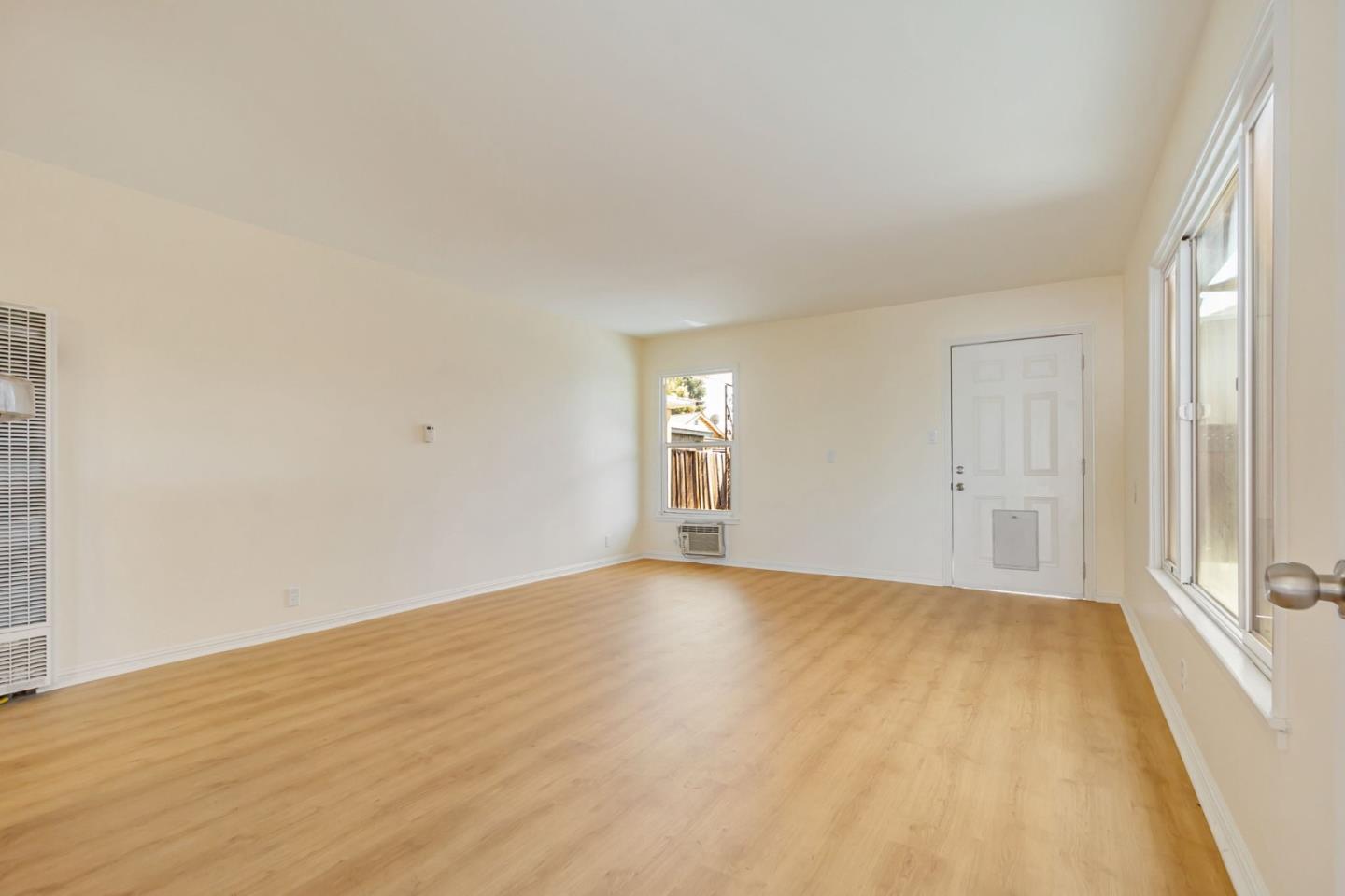 Detail Gallery Image 7 of 48 For 370 Edwards Ave, San Jose,  CA 95110 - – Beds | – Baths
