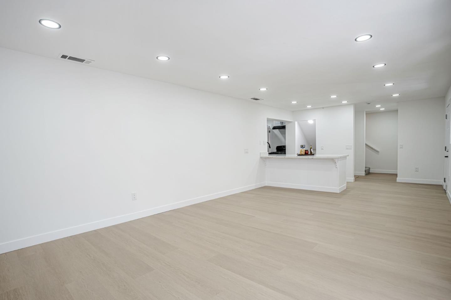 Detail Gallery Image 10 of 46 For 109 Maple St, Vacaville,  CA 95688 - 6 Beds | 2/1 Baths