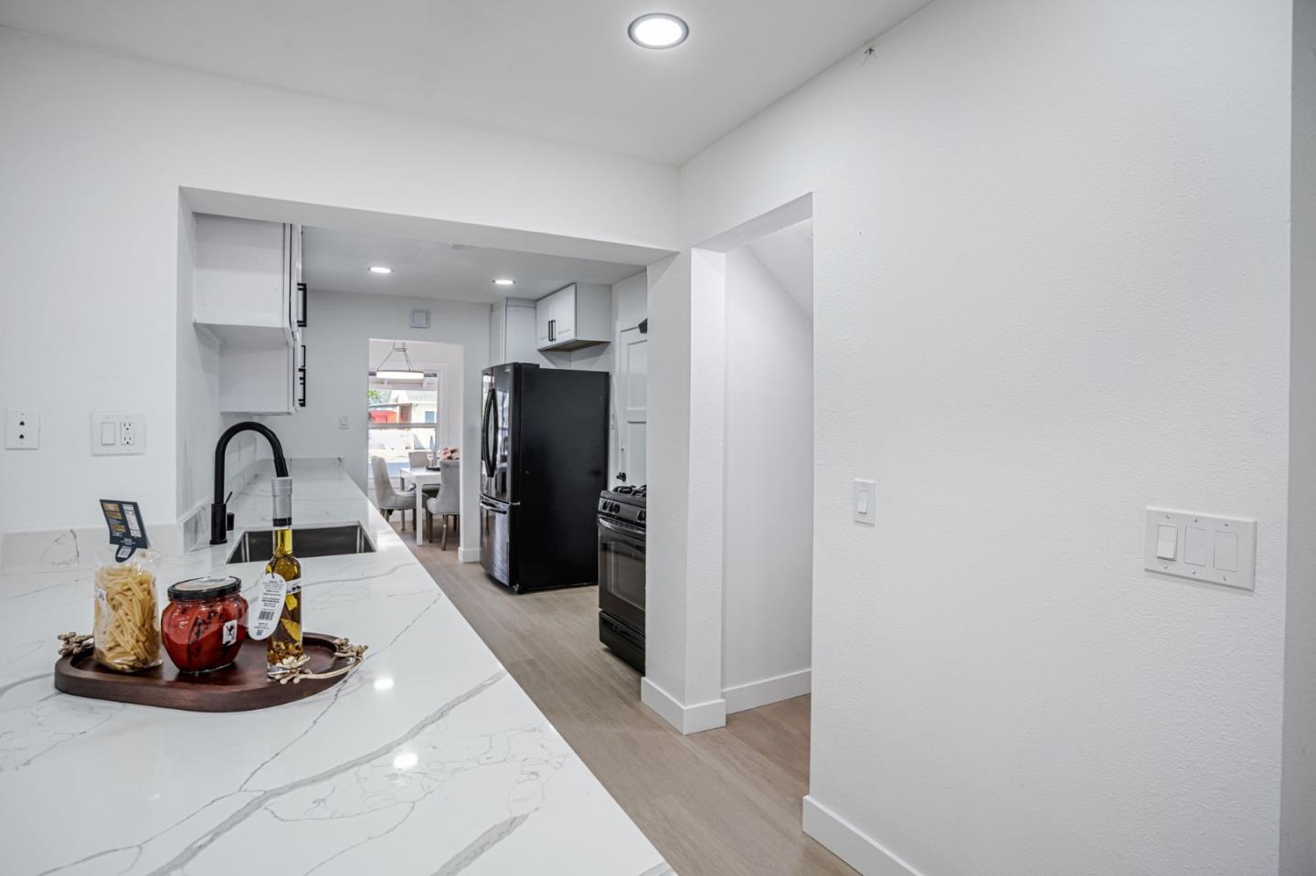 Detail Gallery Image 13 of 46 For 109 Maple St, Vacaville,  CA 95688 - 6 Beds | 2/1 Baths