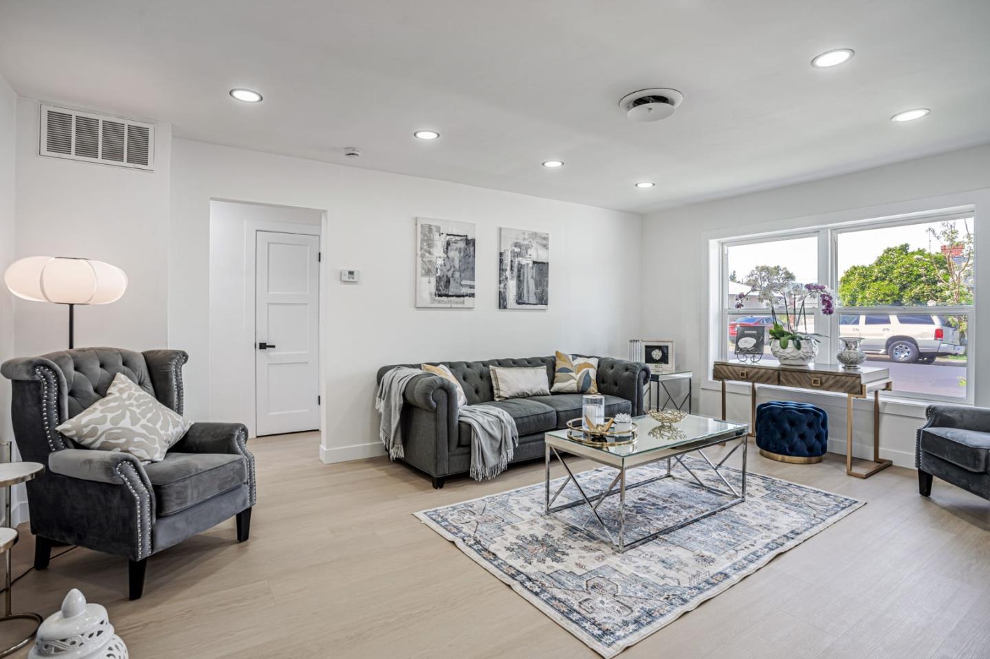 Detail Gallery Image 5 of 46 For 109 Maple St, Vacaville,  CA 95688 - 6 Beds | 2/1 Baths