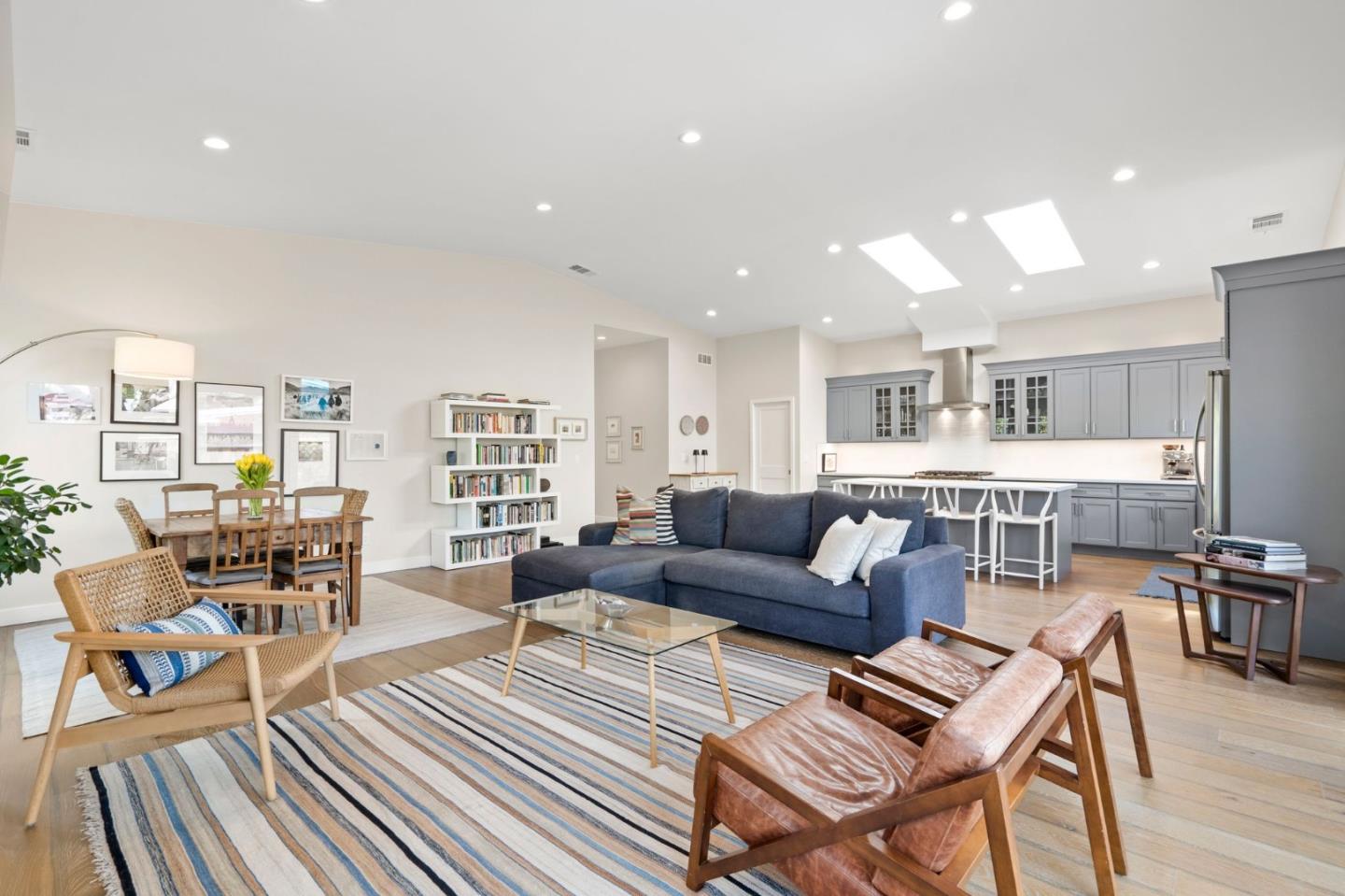 Detail Gallery Image 10 of 33 For 2331 Sunny Vista Dr, San Jose,  CA 95128 - 4 Beds | 3/1 Baths