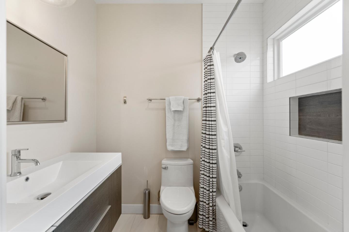 Detail Gallery Image 22 of 33 For 2331 Sunny Vista Dr, San Jose,  CA 95128 - 4 Beds | 3/1 Baths