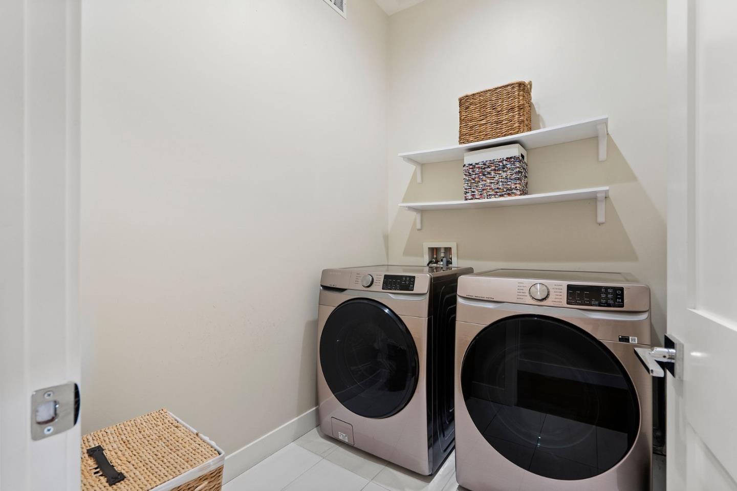 Detail Gallery Image 28 of 33 For 2331 Sunny Vista Dr, San Jose,  CA 95128 - 4 Beds | 3/1 Baths