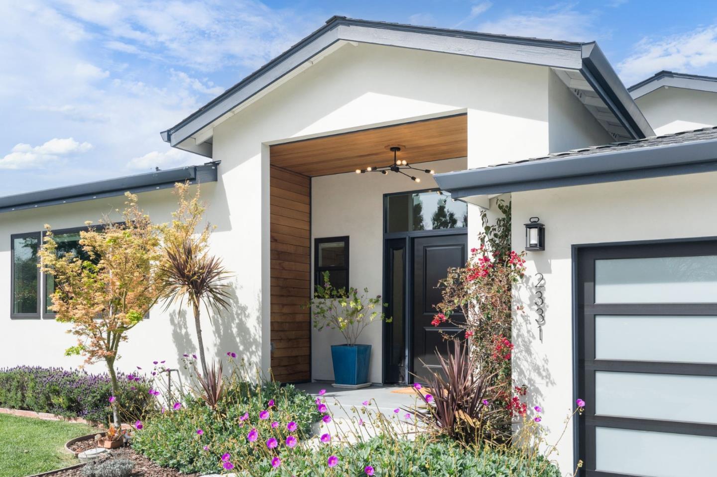 Detail Gallery Image 3 of 33 For 2331 Sunny Vista Dr, San Jose,  CA 95128 - 4 Beds | 3/1 Baths