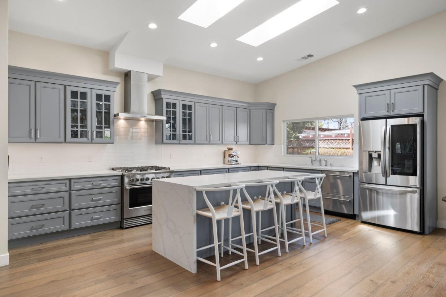 Detail Gallery Image 7 of 33 For 2331 Sunny Vista Dr, San Jose,  CA 95128 - 4 Beds | 3/1 Baths