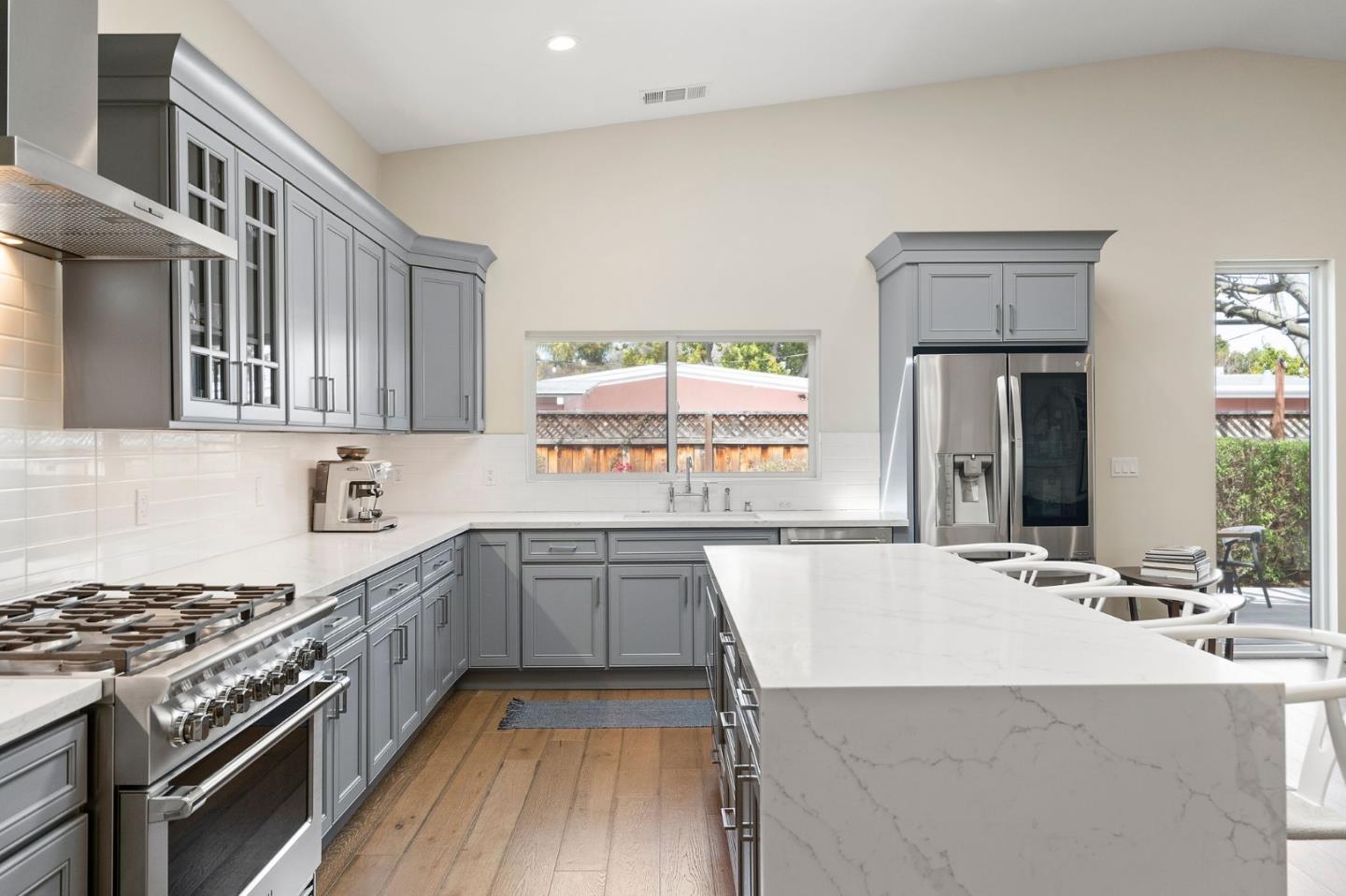 Detail Gallery Image 8 of 33 For 2331 Sunny Vista Dr, San Jose,  CA 95128 - 4 Beds | 3/1 Baths