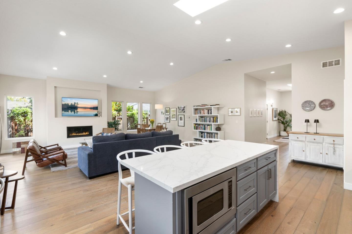 Detail Gallery Image 9 of 33 For 2331 Sunny Vista Dr, San Jose,  CA 95128 - 4 Beds | 3/1 Baths